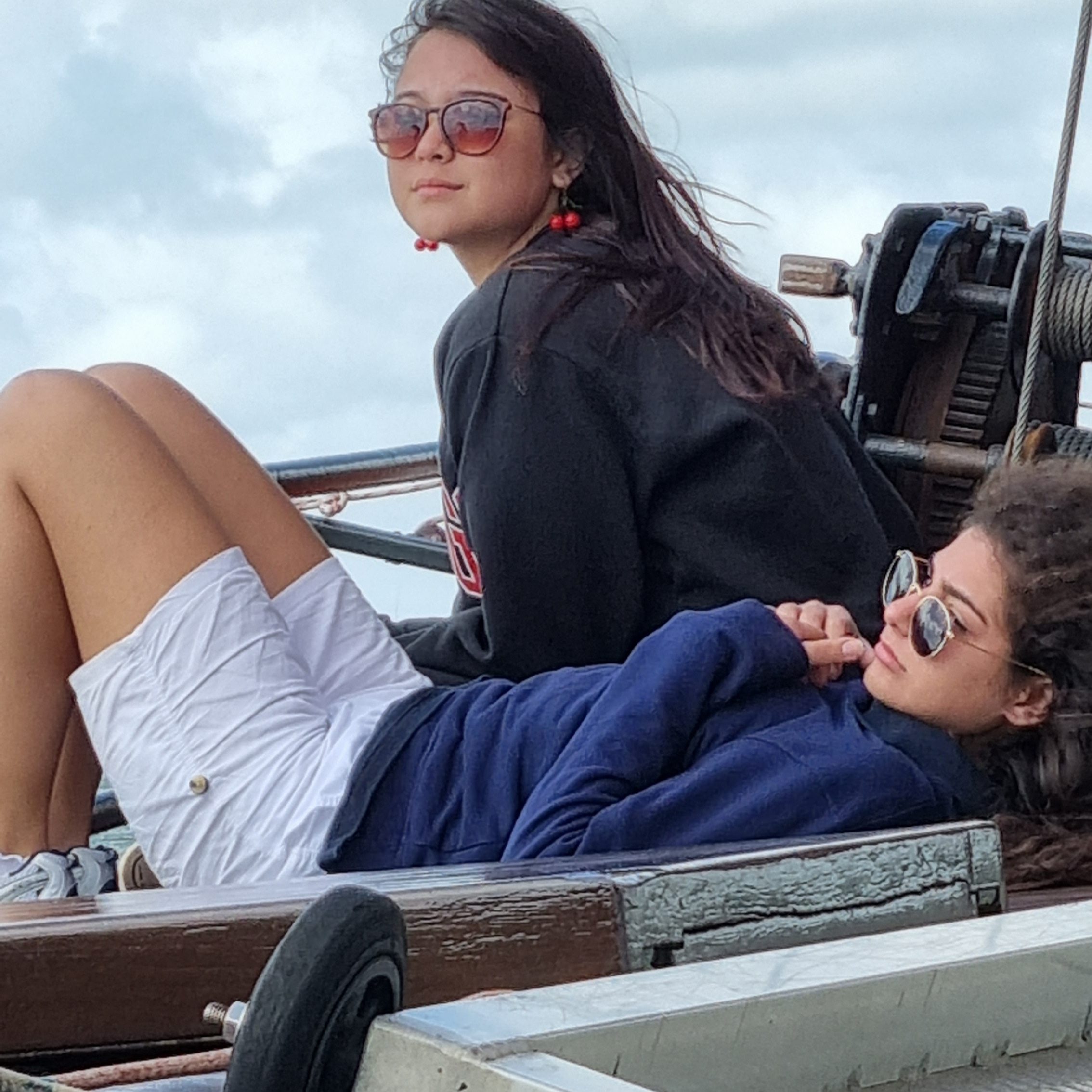 Chillen mit deinen Freund*innen Chillen während deines Segelcamps auf der Medusa