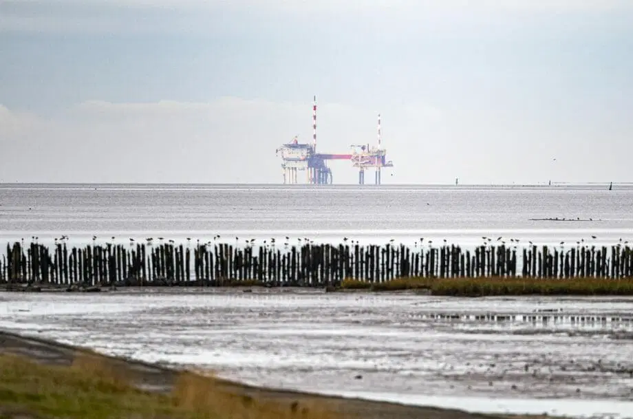 Bohrinsel nahe dem Wattenmeer
