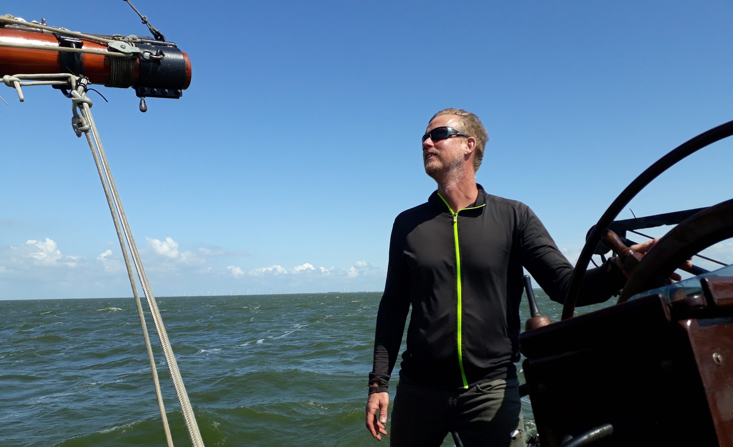 Skipper Sander am Steuer de Medusa